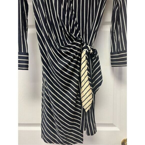 Diane Von Furstenberg Black & Tan Rope Print 100% Silk Side Tie Wrap Dress sz 10 - Picture 2 of 9